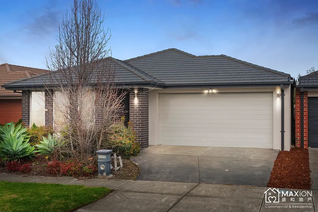 Cranbourne North 4房 四卧家庭住宅 350sqm土地 现代石台面厨房 朝北采光 主卧带套间 低维护后院 步行名校 交通便捷 Upgraded Family Home with North-Facing Entry in Prime Cranbourne North
