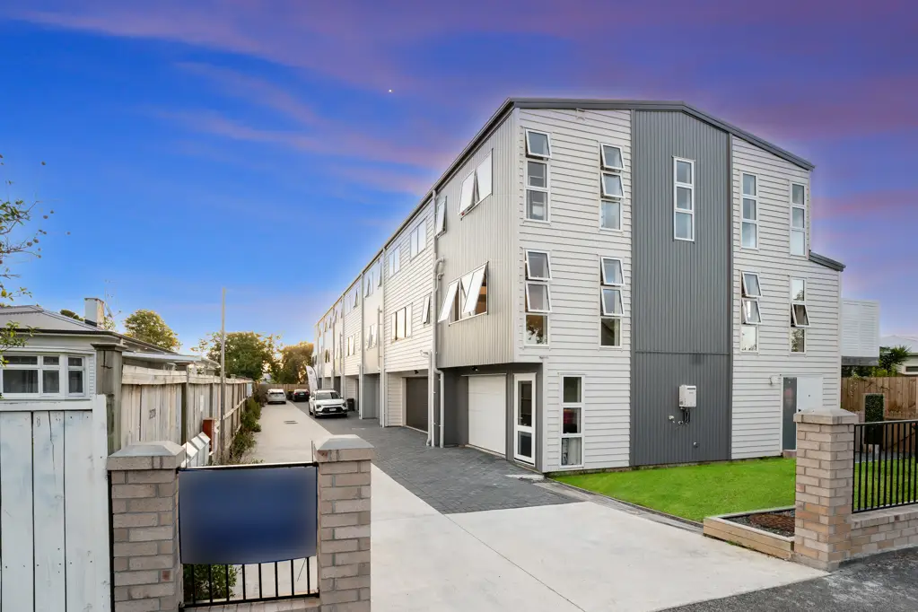 Sandringham 3 Bedroom Corner Home on Freehold Title - Urgent Sale!