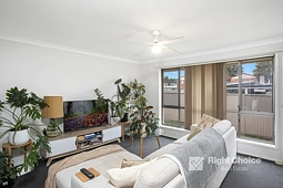 2/57 Parkes Street, Oak Flats