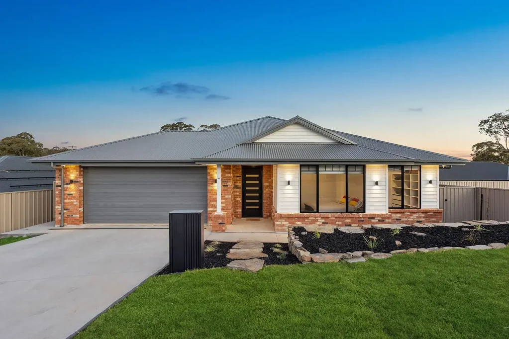 Mount Barker 5房  Two Master Suites. One Unmissable Home.