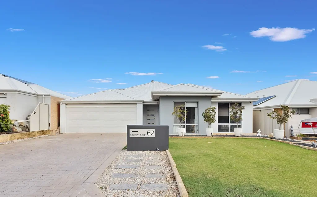 Alkimos 4chambre EXPANSIVE FAMILY HOME IS SURE TO CATCH YOUR EYE