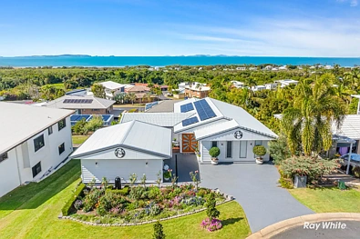 Pacific Heights 4chambre Live on One Level with Sensational Ocean Views