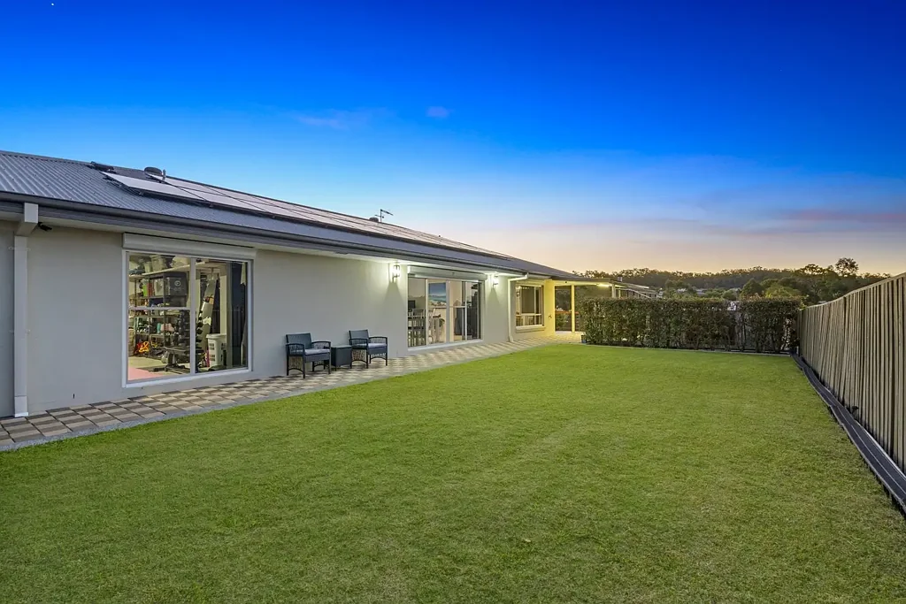 Upper Coomera 4침실 Elevated Family Home Showcasing Stunning Sunset Views With Room For A Pool