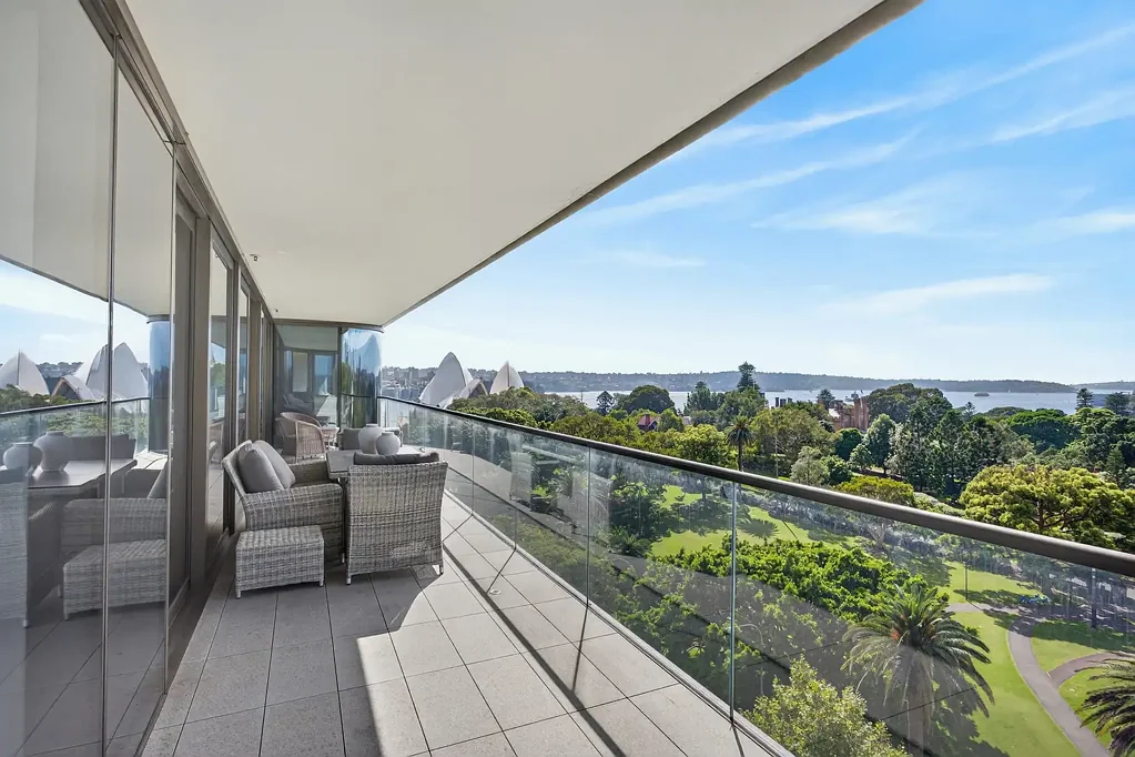 Sydney 3房 港湾景观壮丽 12层尊贵视野 知名建筑师设计 高端电器厨房 宽敞卧室宁静 世界级设施 24小时礼宾服务 步行文化餐饮 Luxurious Harbourfront Apartment in Iconic Macquarie Street � Panoramic Views, P