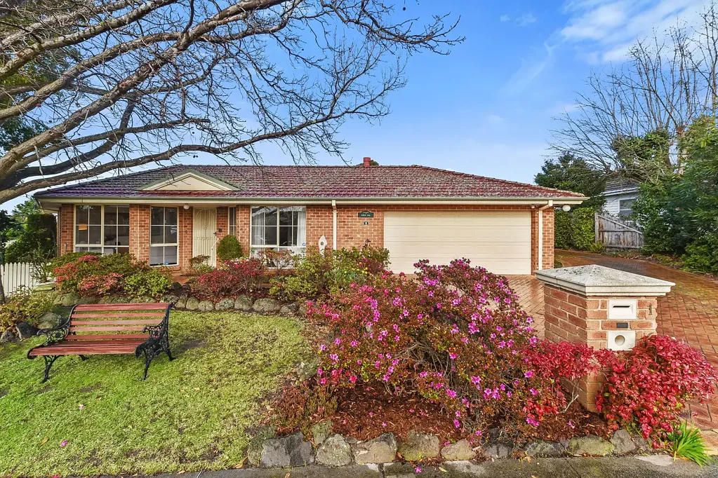 Mount Waverley 3房 Mount Waverley中心地段的稀有单层住宅 Rare single level residence in central Mount Waverley