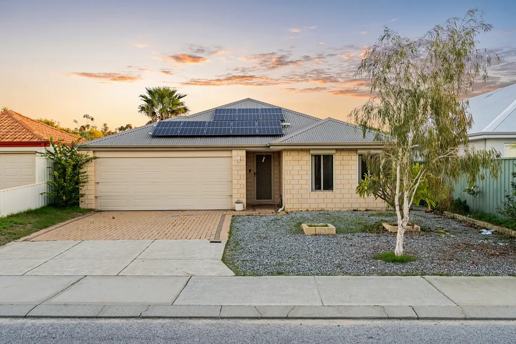 Maddington 4ਬੈੱਡਰੂਮ Spacious Family Living with Theatre Room on 514sqm Approx.