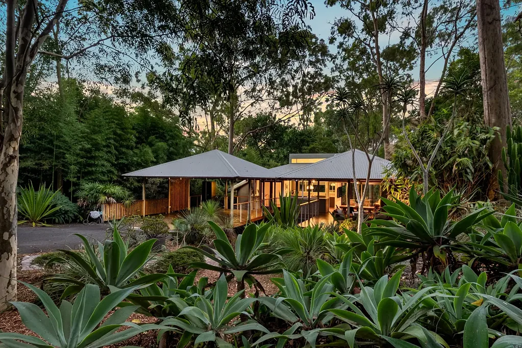 18 Ludlow Street, Chapel Hill, QLD 4069