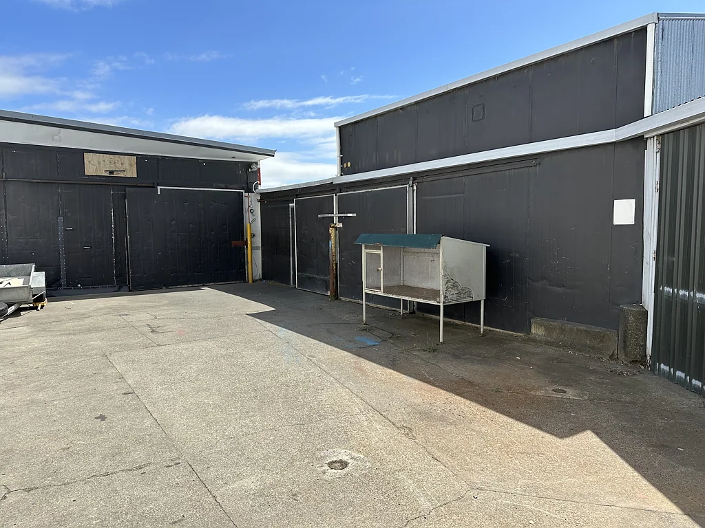 Onekawa Storage unit for lease