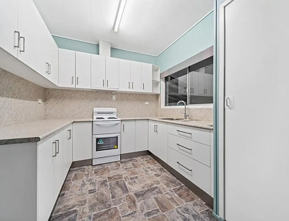 15 Centenary Drive, Emerald, QLD 4720, 3房, 1浴, 整租独立别墅