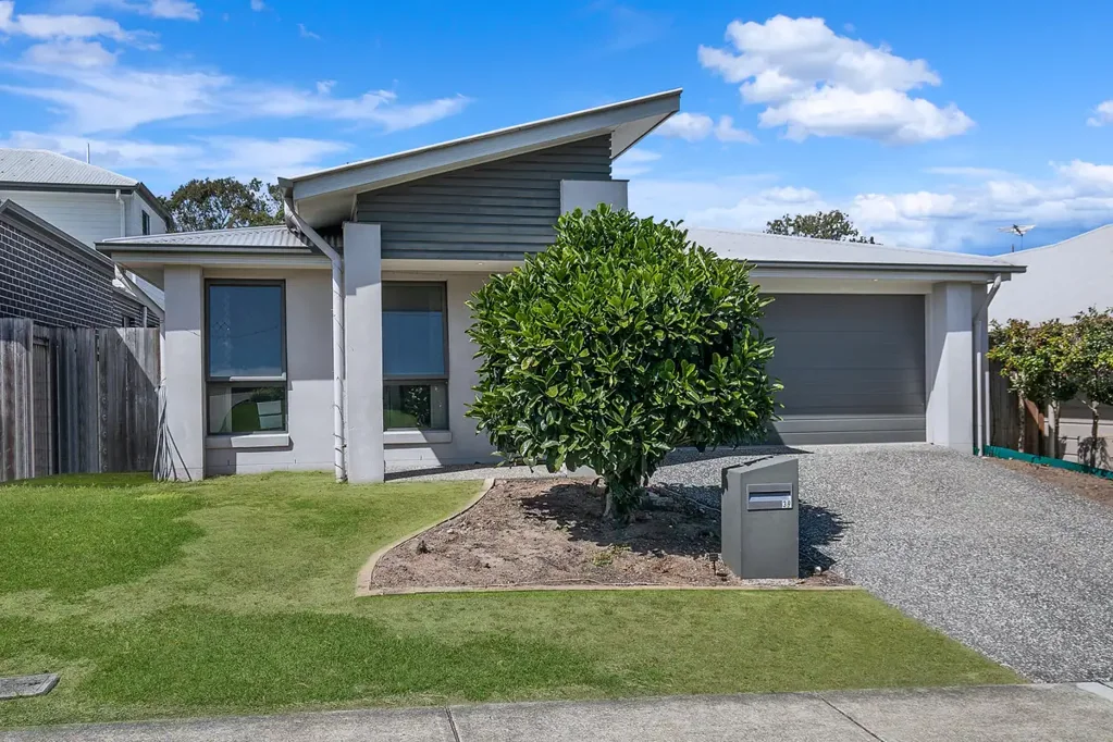 Griffin 4 Slaapkamer 4 Bedroom Family Home With Two Separate Living Areas!