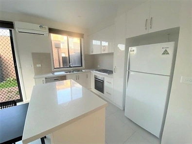 Modern 3-Bedroom Townhouse Near Monash University, Clayton