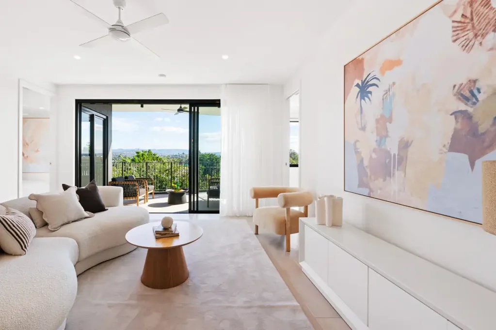 Carrara 3कमरा Brand New - Expansive Views From Top Floor - Large Floorplan - Side by Side Car Spaces - 2x Storage Cages - Low Body Corp - Act quickly!