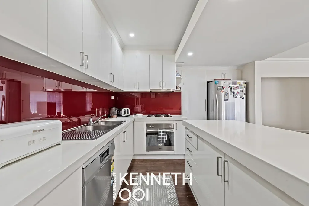 Dandenong North 3Zimmer Perfectly Positioned with Permit Approved for a 3-Bedroom Townhouse!