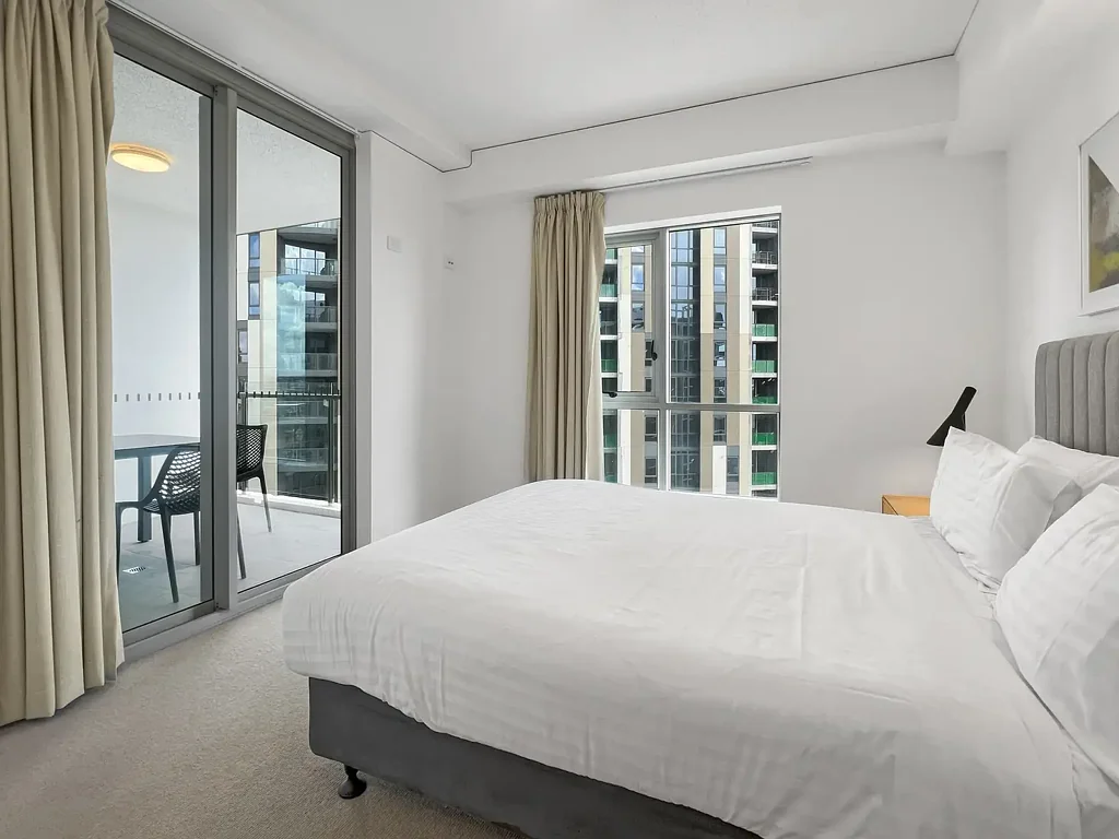 Bowen Hills 2房 度假村式生活 17楼美景阳台 2卧2卫精装 SMEG电器 开放式空间 市中心便捷 交通畅达 精品餐饮 健身泳池 SPA安保 Location
Location
Location
