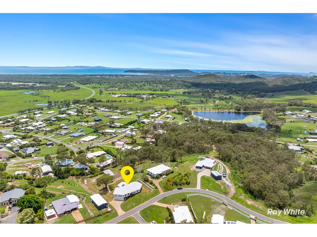 Tanby 4房  "Generous Family Home with Ocean Views, Expansive Entertaining & Versatile Shed"