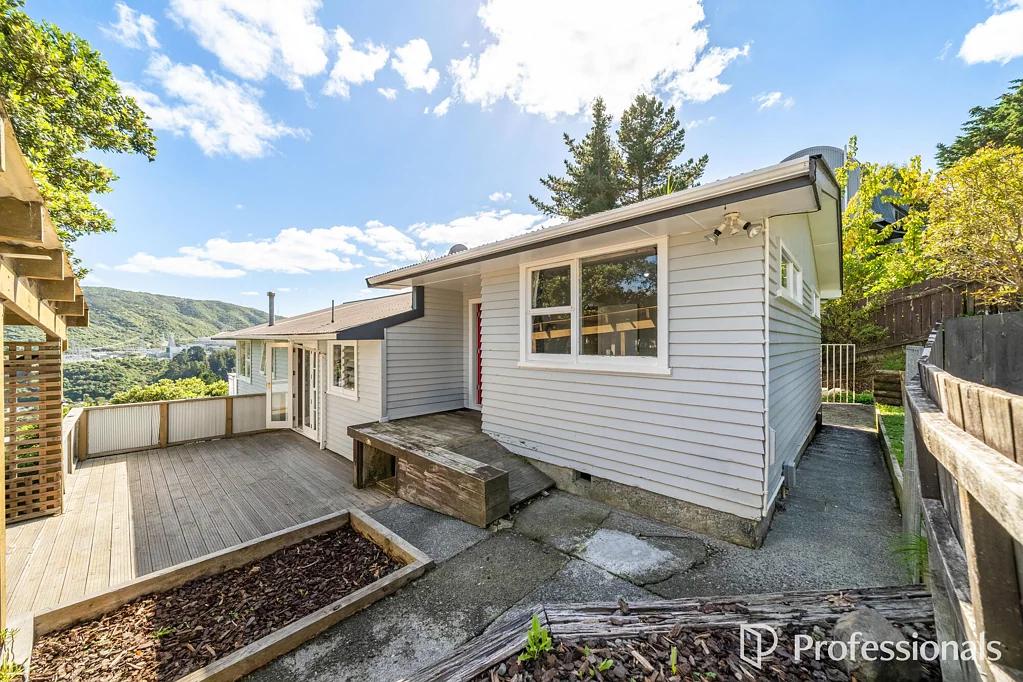 Stokes Valley 4chambre Large Family Living. Stunning Valley Views