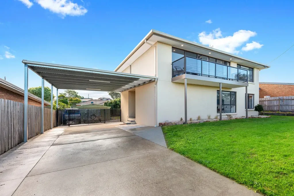 Lakes Entrance 4房  Dream Home with a View!!!