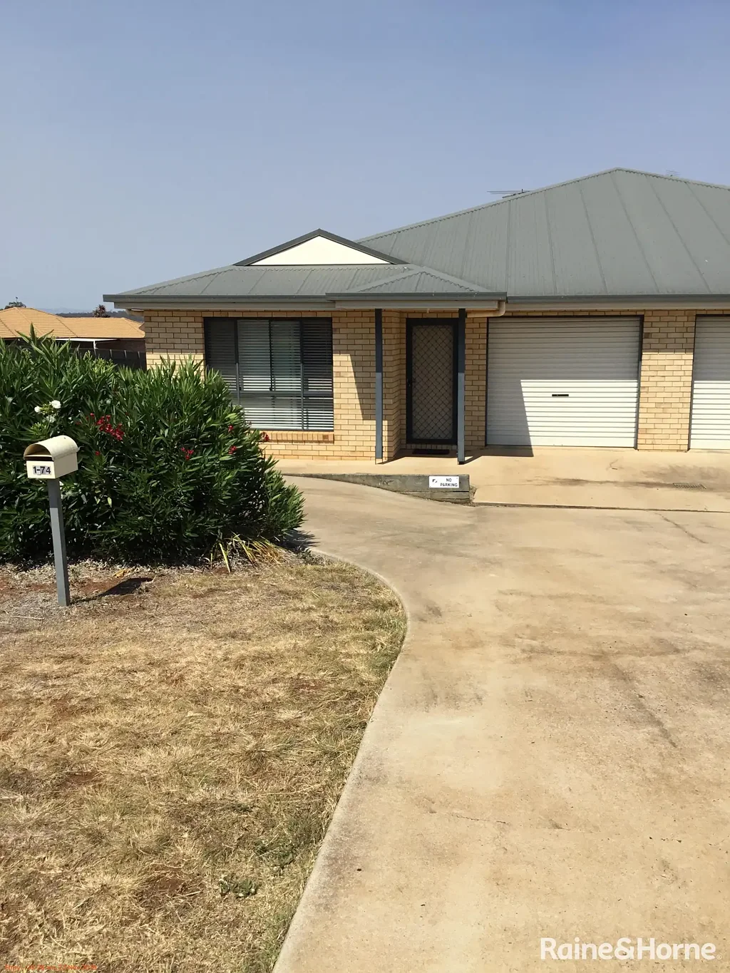 Kingaroy 6ਬੈੱਡਰੂਮ Dual-Income Investment Opportunity Close to Town
