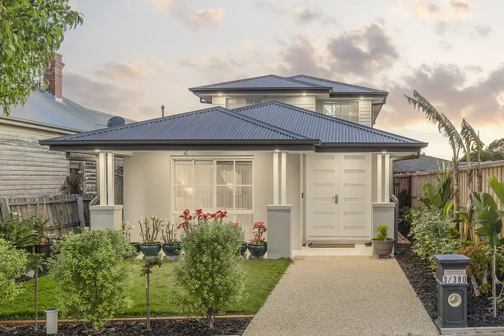 East Geelong 4房  Central Address with Luxury Appeal