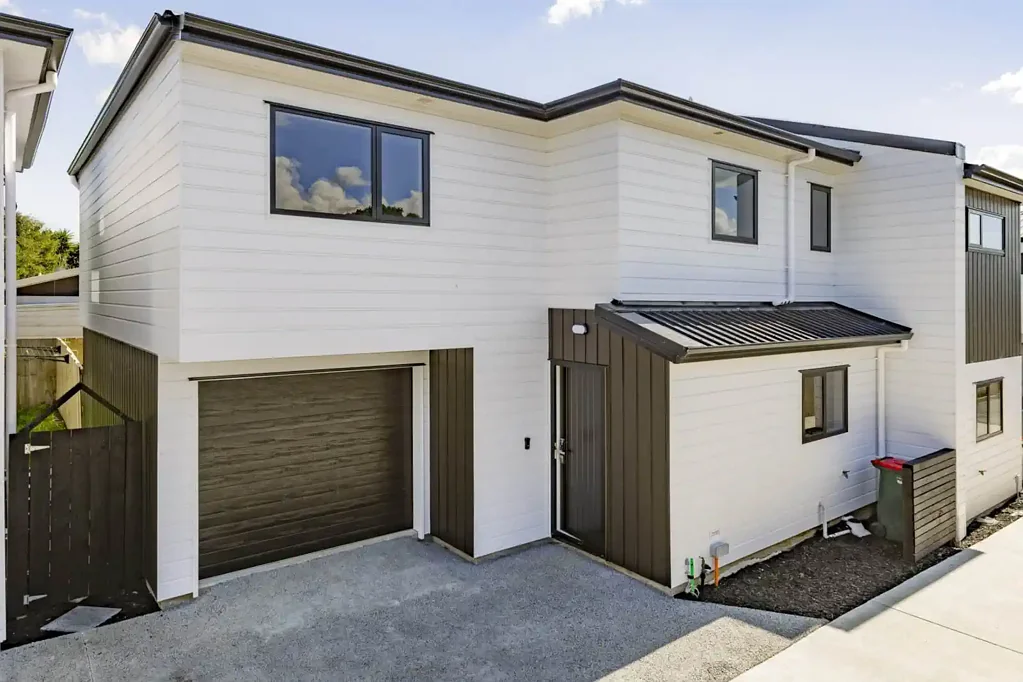 Papakura 3 Bedroom Modern home waiting!