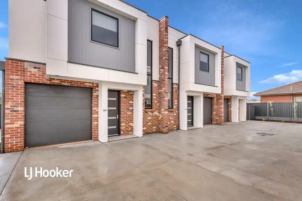 TRENDY TOWNHOUSE!!! READY TO MOVE IN.