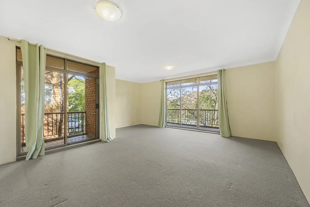 Spacious and Bright Two Bedroom Apartment with Parking