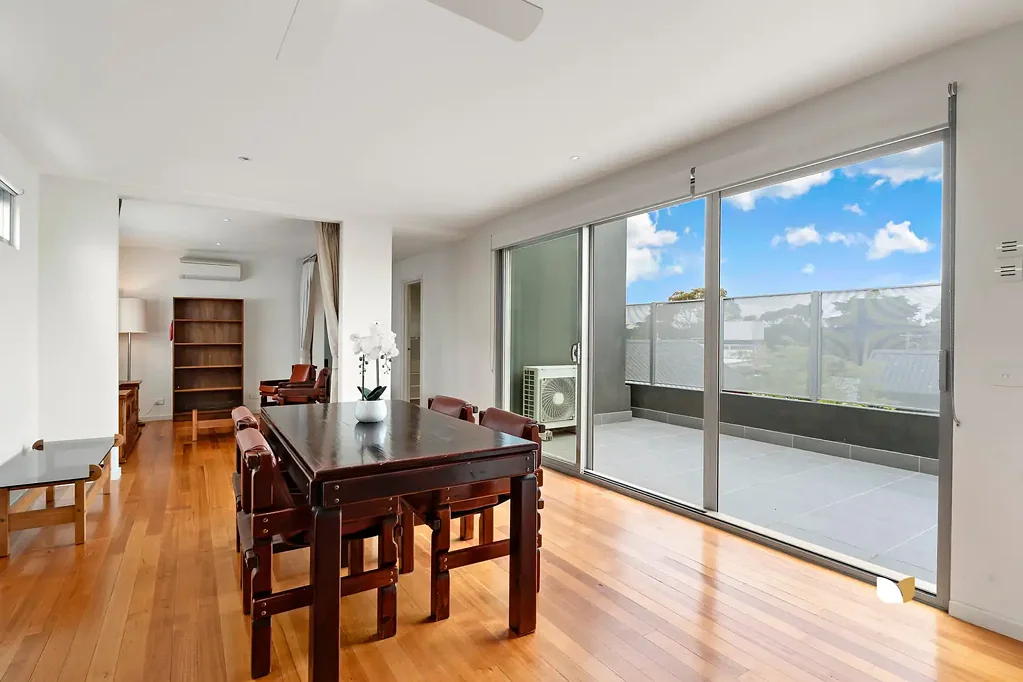 Essendon 2Kwarto Sun-Splashed Access to Essendon’s Cultural Heart