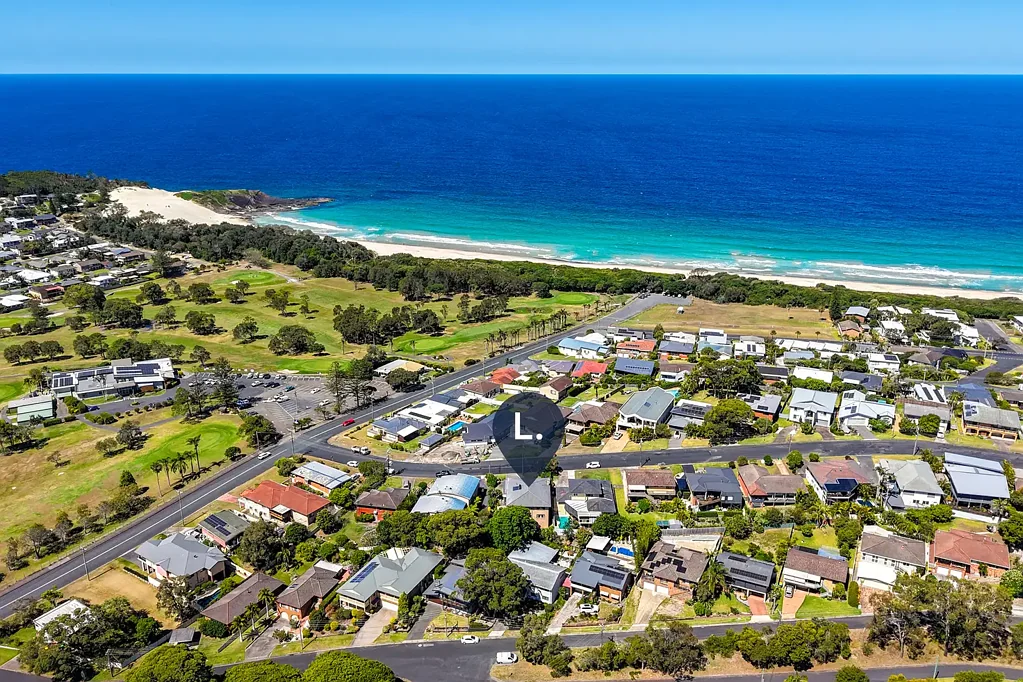 Forster 5ਬੈੱਡਰੂਮ Elevated Beachside Living