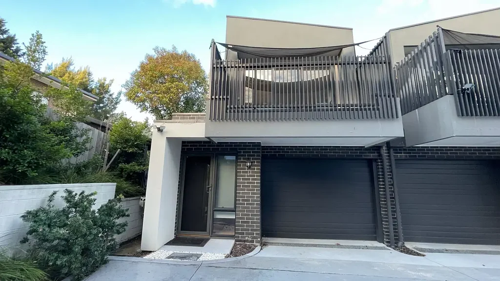 Spacious Modern Townhouse in Doncaster – 5/9 Citrus Court