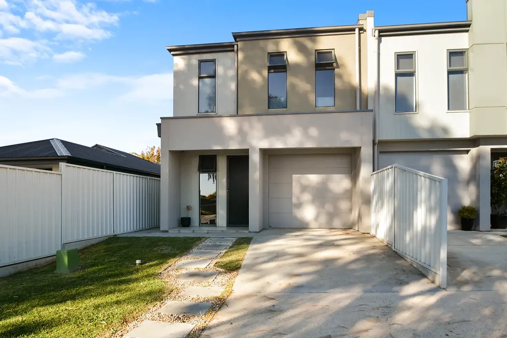 Stylish 3-bedroom Townhouse in the Heart of Mount Barker