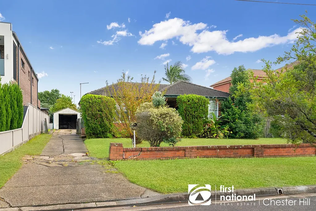 Villawood 3ਬੈੱਡਰੂਮ Wide 23.16m Frontage | 796.7sqm Block | Brick Home with Duplex Potential (STCA)