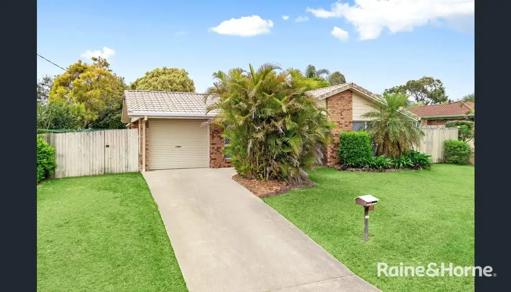 TIDY HOME WITH 3 AIR-CONDITIONED BEDROOMS