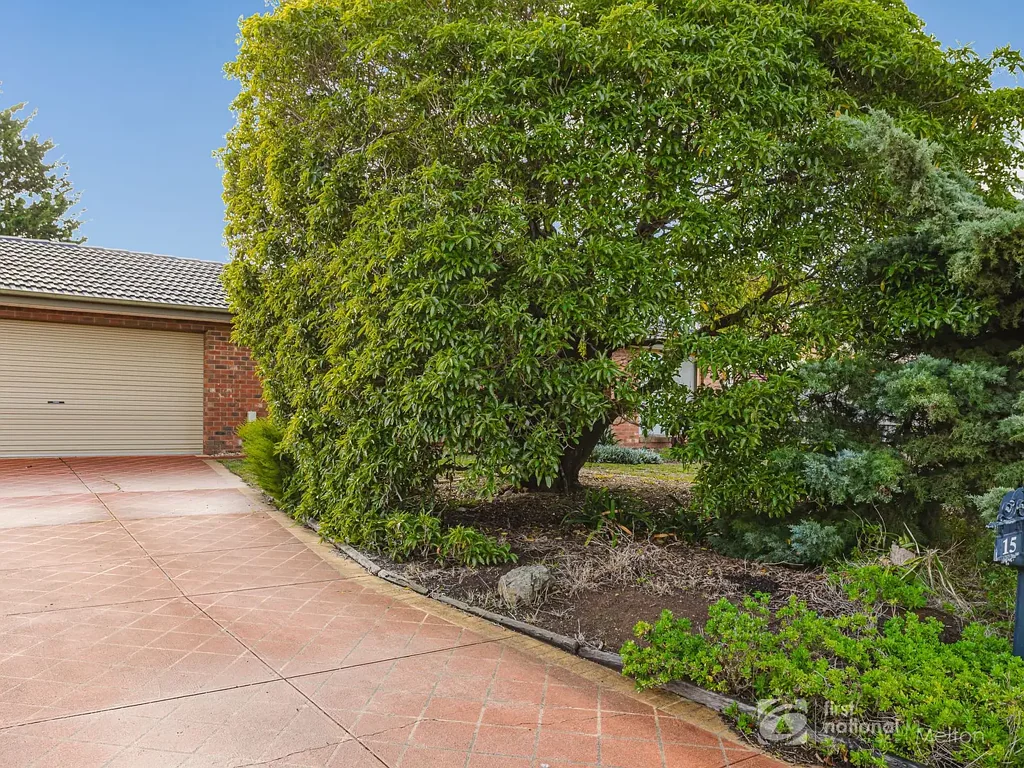 15 HAYBALE PLACE, Melton West, VIC 3337