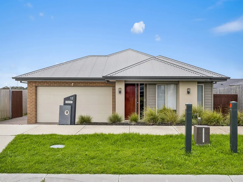 North Wonthaggi 4 Slaapkamer Triple the Living, Double the Style!