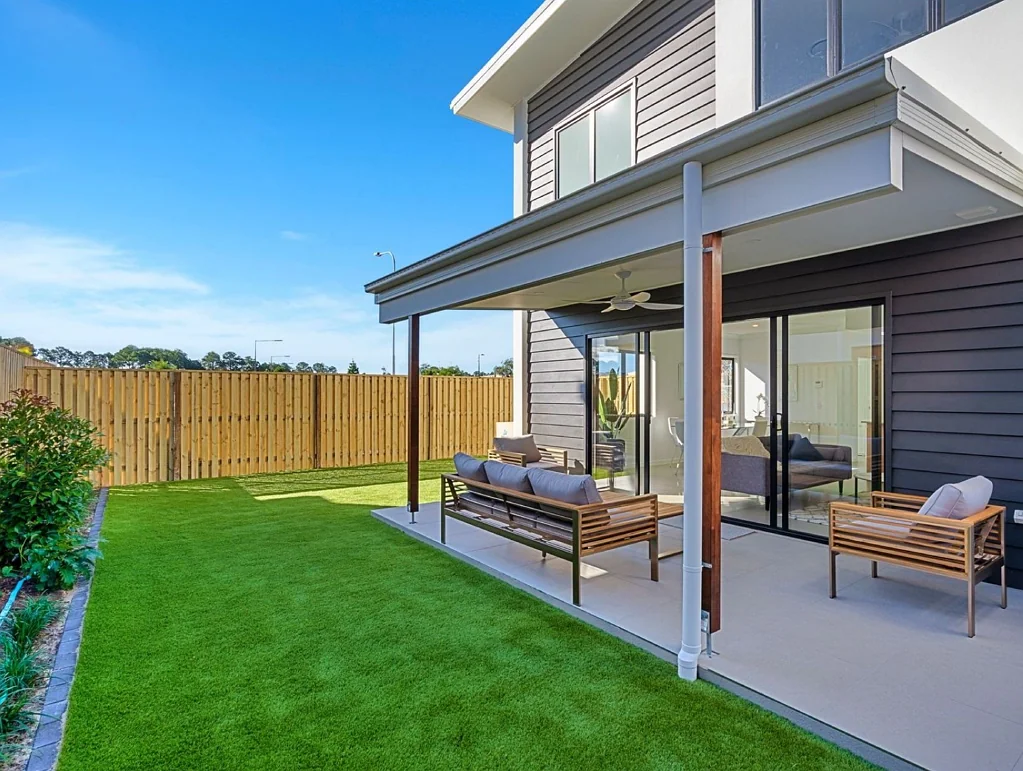 Hope Island 3房  STUNNING TOWNHOUSE  in Waterfront Complex