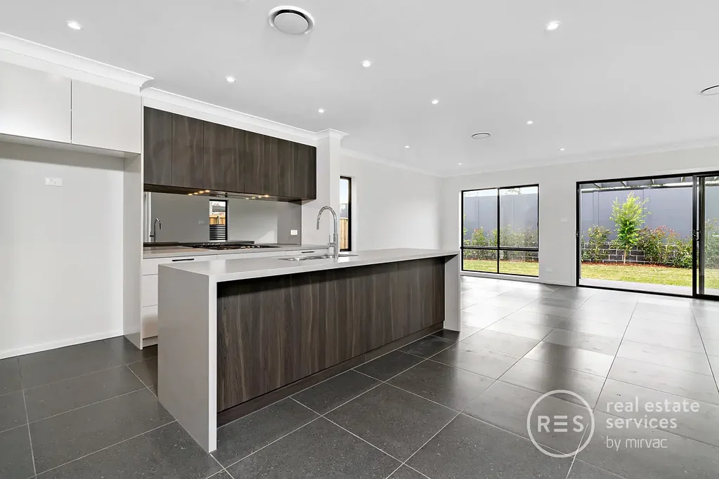 Modern 4 Bedroom House in Georges Cove by Mirvac!