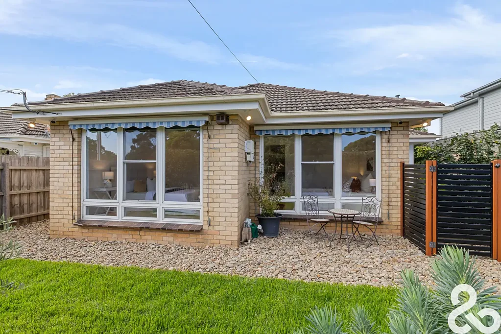 10 Burns Grove, Kingsbury, VIC 3083