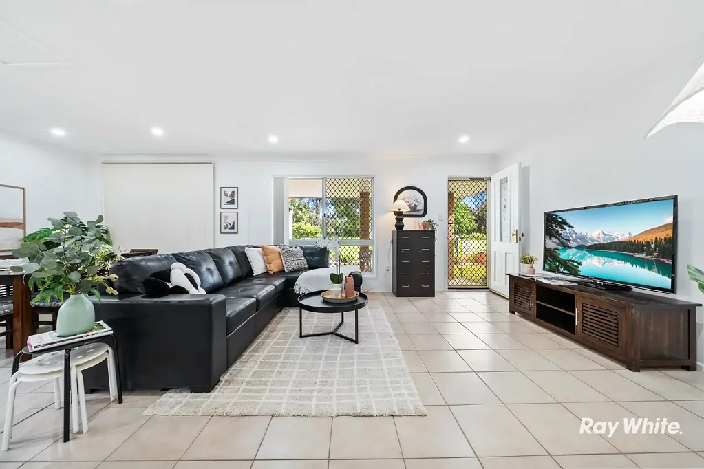 Runcorn 3 Bedroom A Runcorn Standout: Pool, "2 Kitchens*", 2 Living, Outdoor Entertaining & Easy City Access