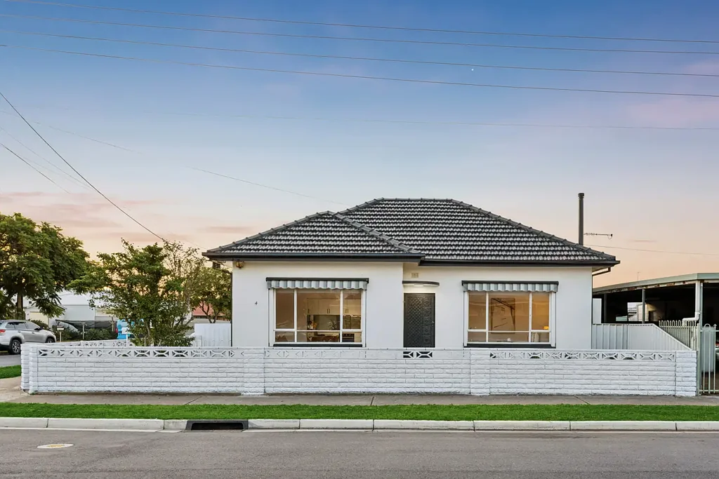 Royal Park 3બેડરૂમ Fully Renovated Character Home on Prime Corner Allotment