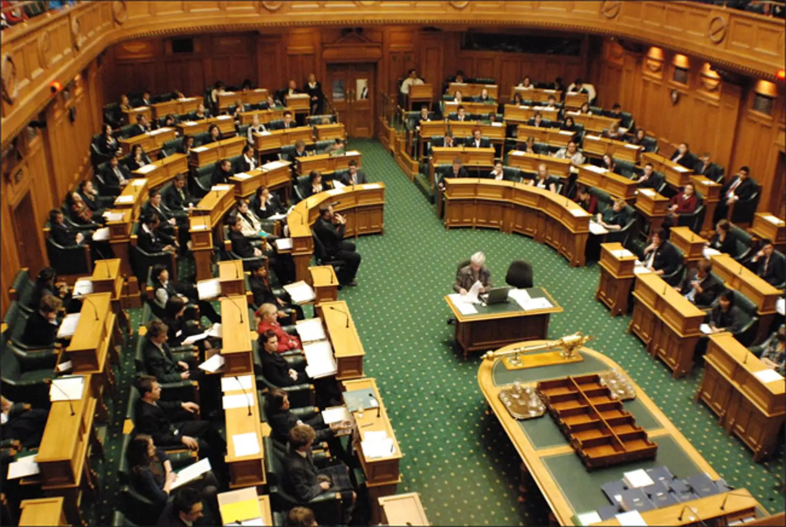 新西兰大选最新民调出炉，工党以微弱优势领先国家党。