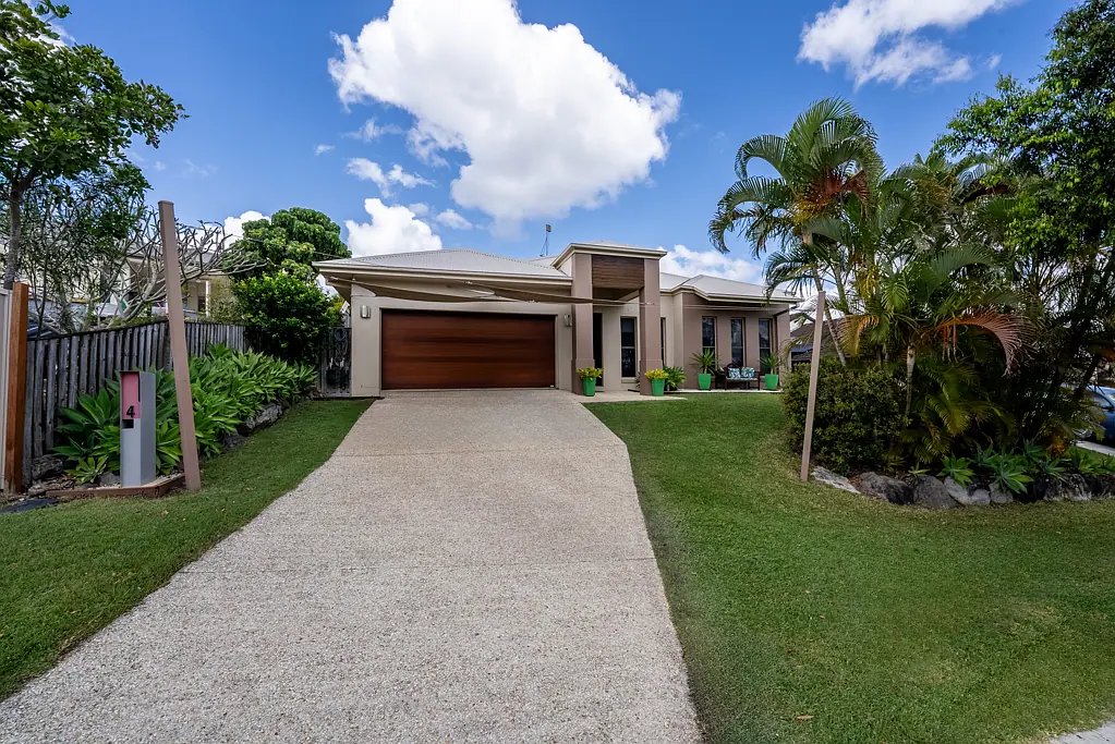 4 Carmarthen Circuit, Pacific Pines, QLD 4211