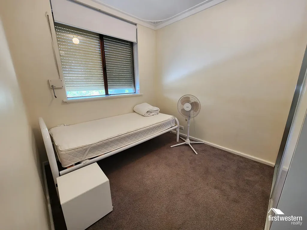 One room available in shared property - for students only!