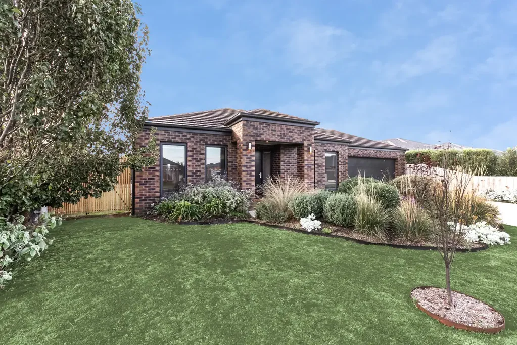 Warrnambool 4房  Designed for the light, finished with intention, and elevated where it matters most.
