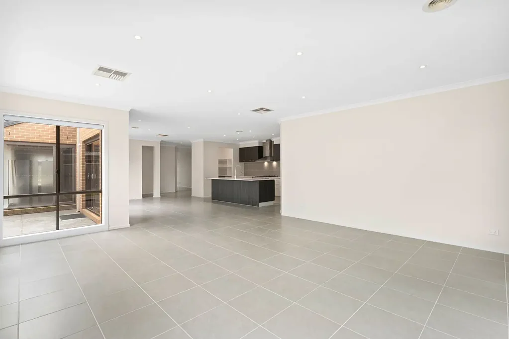 SPACIOUS ENTERTAINER’S DELIGHT IN A PRIME LOCATION