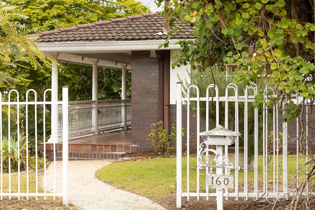 160 Burbong Street, Chapel Hill, QLD 4069
