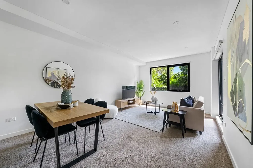 Newly Upgraded North-Facing Courtyard Apartment With Leafy Aspect