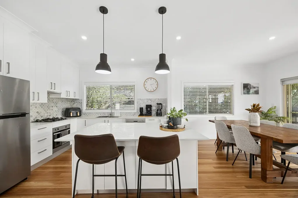 Wyee 5ห้องนอน Immaculately presented home with dual income potential