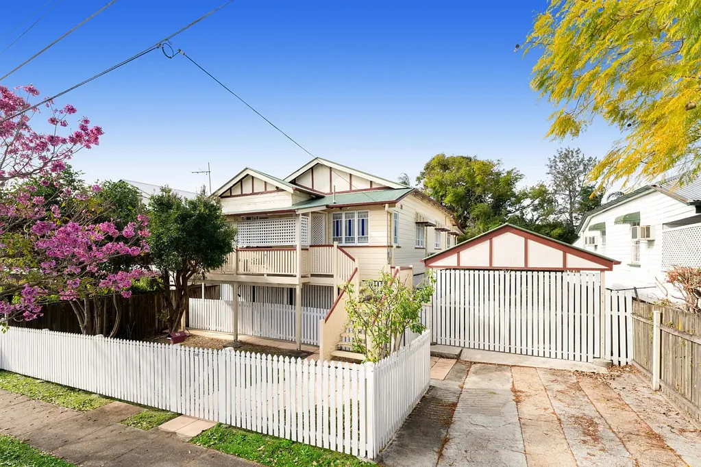 Coorparoo 3Habitaciones Effortless family entertaining within prized Coorparoo State and Coorparoo Secondary College Catchment