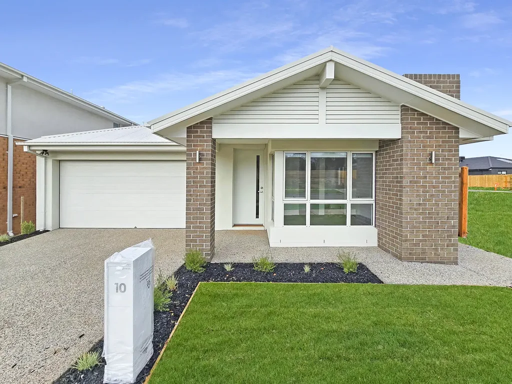 Modern Family Living in the Heart of Armstrong Creek