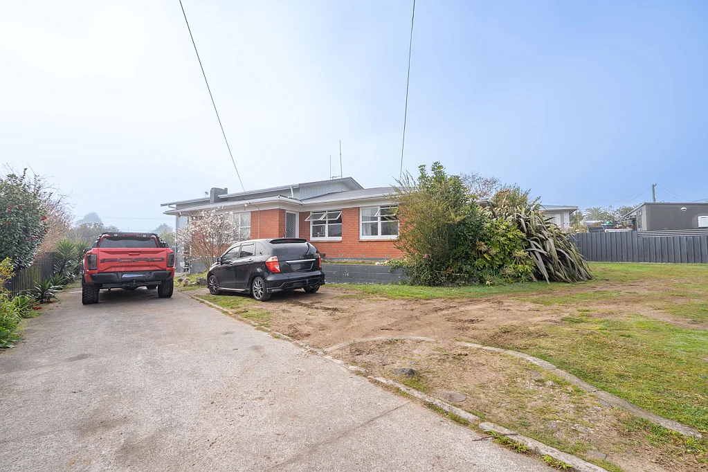 Owhata 8 Bedroom Ultimate Investment or Multigenerational Marvel